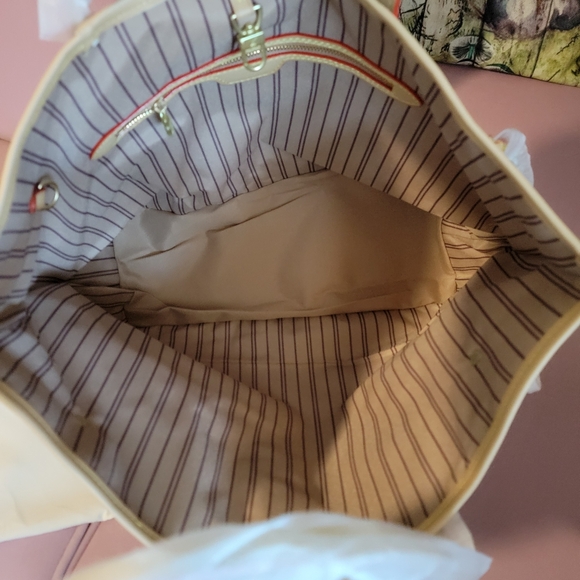 2day SALE🎁 Louis Vuitton Brown Monogram Tote with Dog Print - Picture 3 of 6